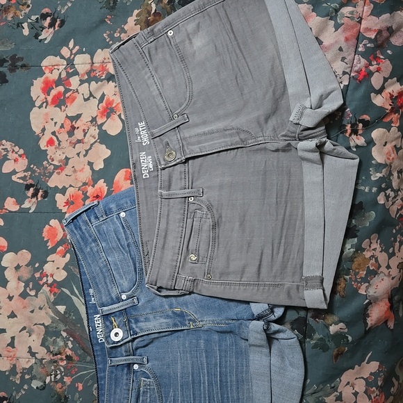Pair Of Denizen From Levis Low Rise Shortie Shorts - Picture 1 of 5